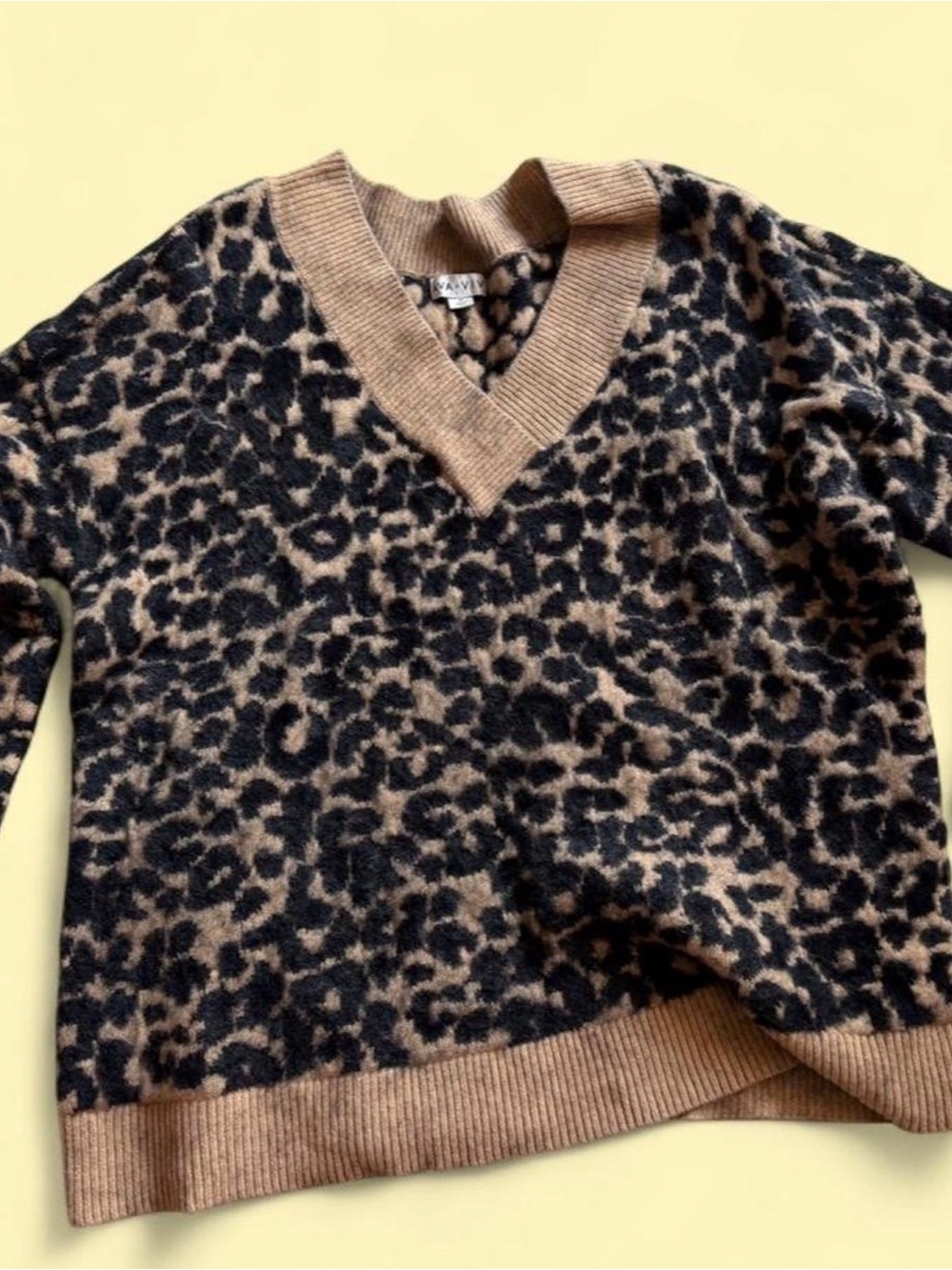 Ava & Viv Women's Leopard V-Neck Sweater - Black & Tan